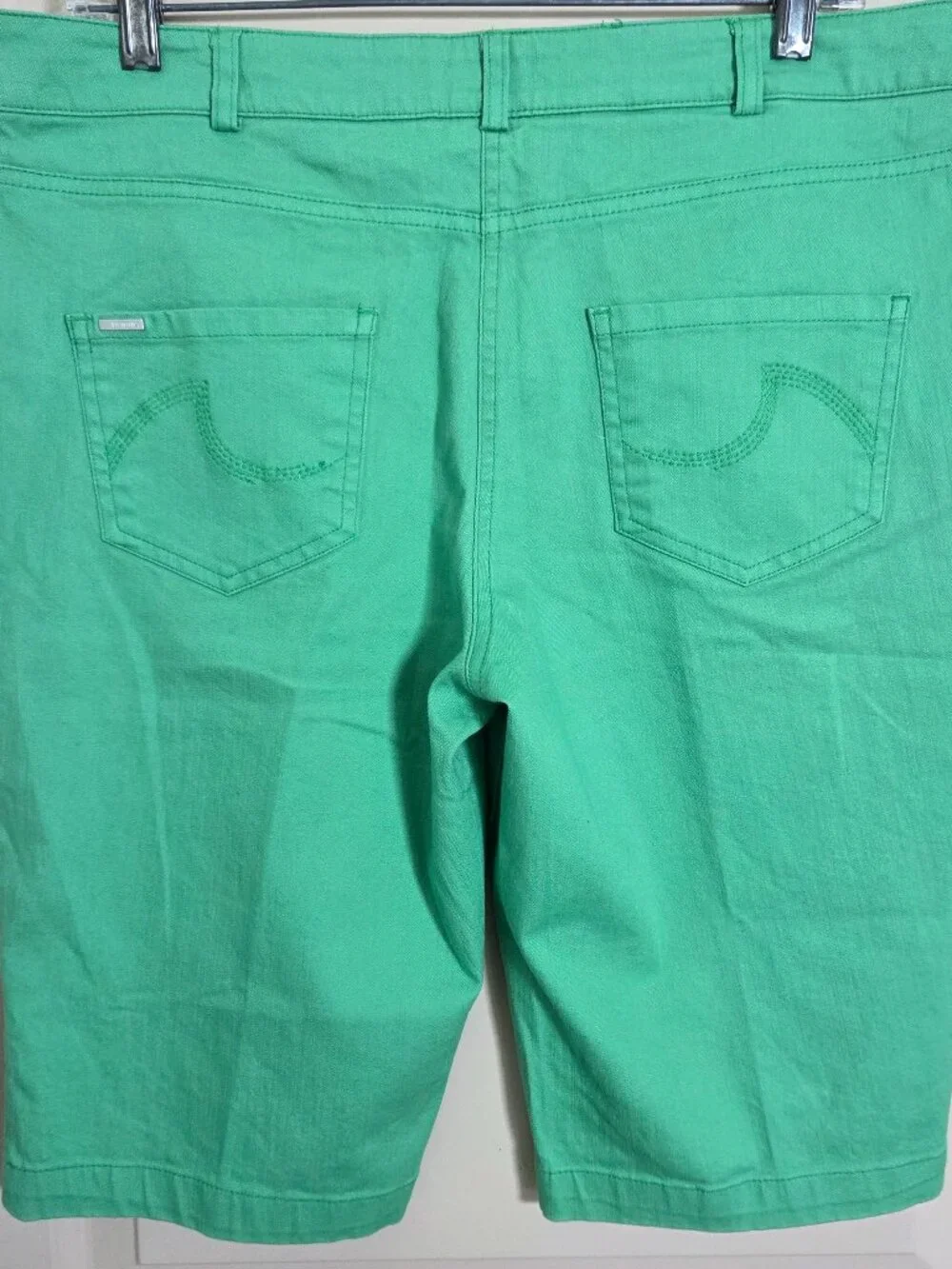 In Moda Bermuda Shorts Sz 9-10 Vibrant Green Denim Style Mid Rise